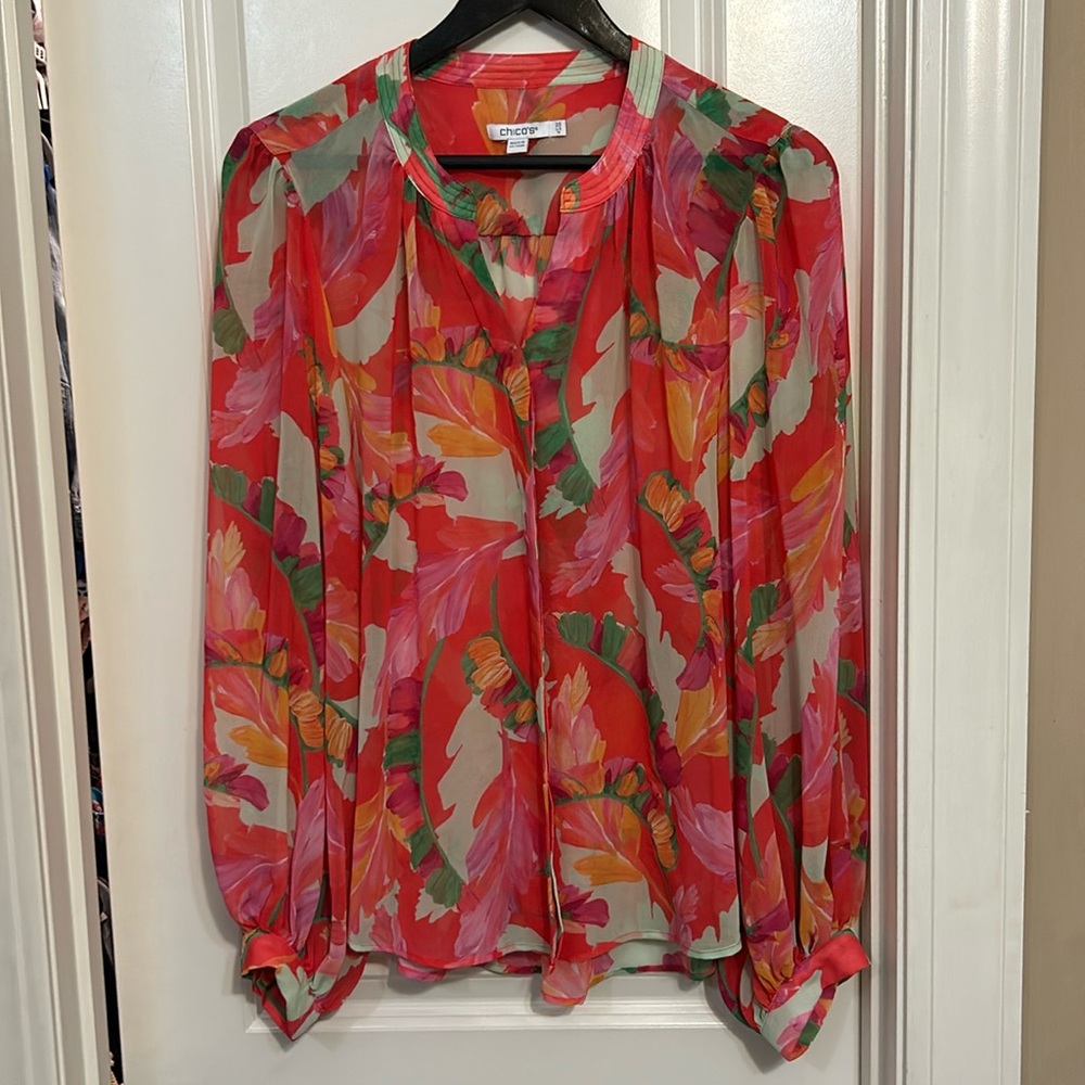 Chico’s - 2.5 (Large) beautiful top- Never worn